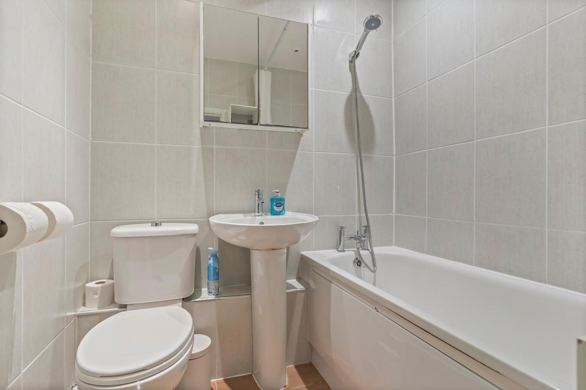 Lovely 2 Bedroom Flat, North Ldn Londra